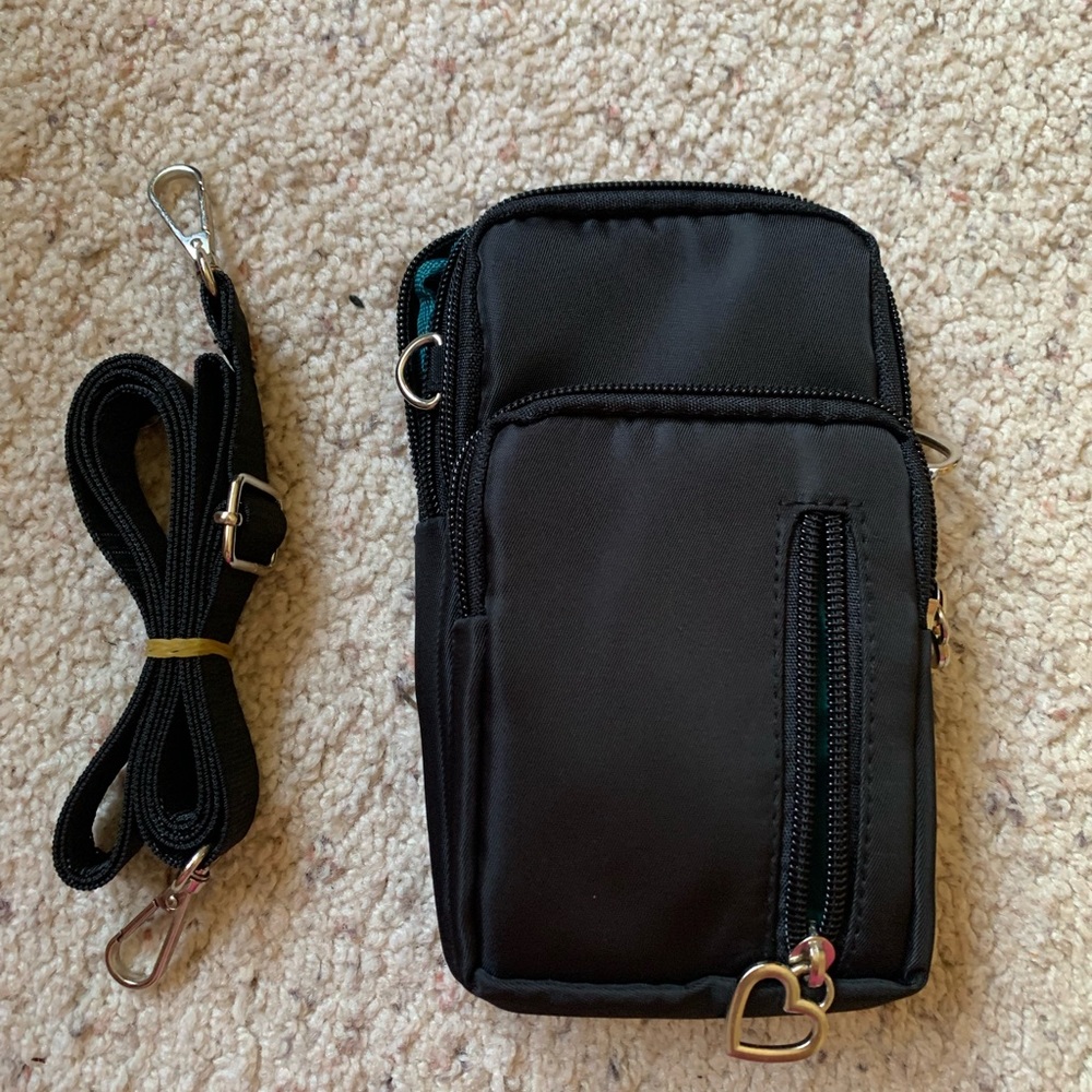 Little black cross body with heart zippers